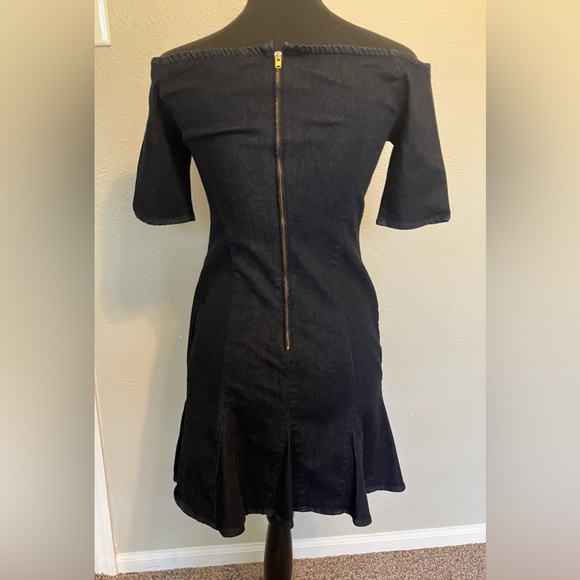 Guess beautiful light wear  dress - Picture 2 of 2